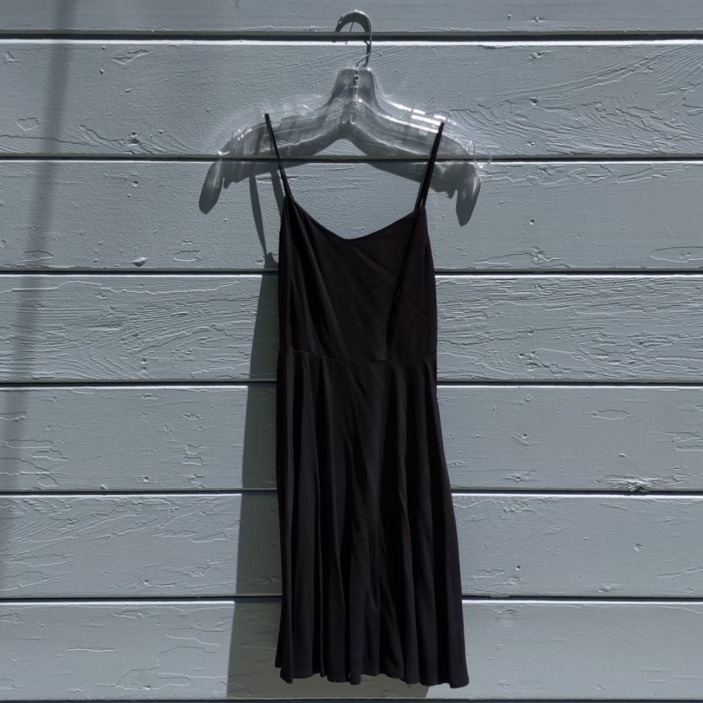 Cute black dress!!